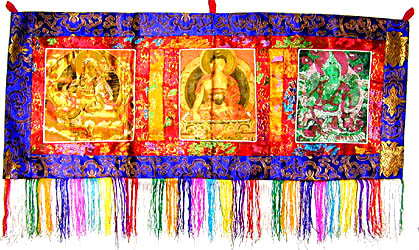 Thanka mit Padmasambhava, Buddha, grne Tara