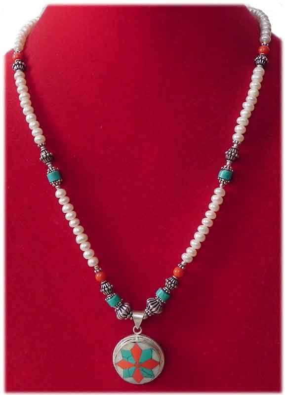 Perlenkette mit Inlay Lotus-Anhnger